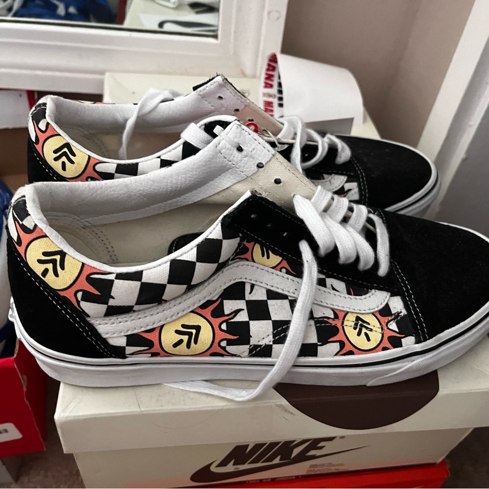 Brand New Vans Old Skool Sneakers sz 11